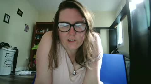 fuzzypeaches87 online show from 06-11-26, 04:49