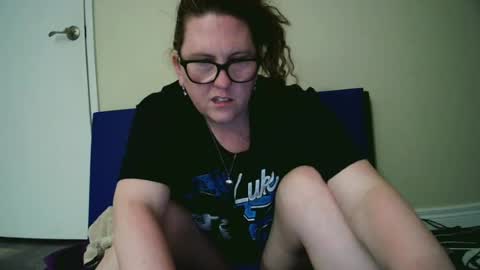 fuzzypeaches87 online show from 06-15-26, 04:04