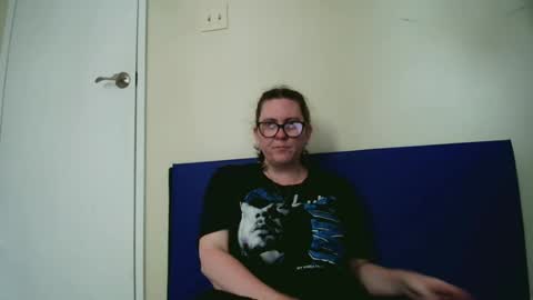 fuzzypeaches87 online show from 06-20-26, 04:43