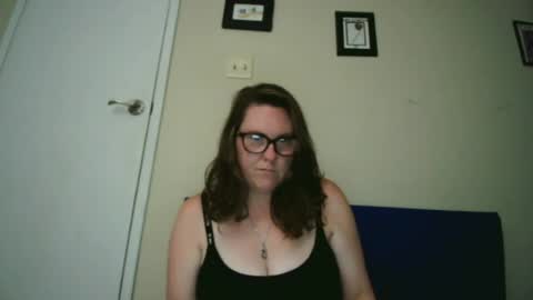 fuzzypeaches87 online show from 07-04-26, 12:39