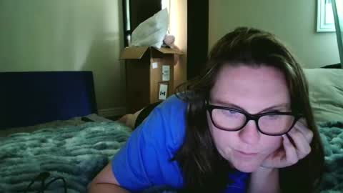 fuzzypeaches87 online show from 07-25-26, 06:49