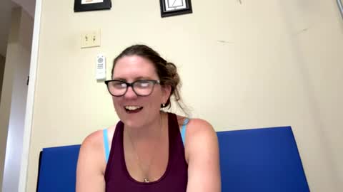 fuzzypeaches87 online show from 08-04-26, 06:54