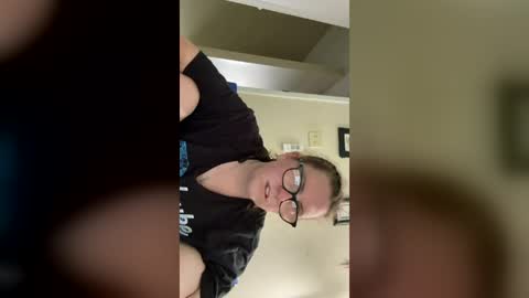 fuzzypeaches87 online show from 08-07-26, 07:27