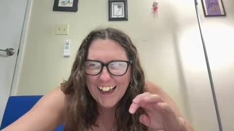fuzzypeaches87 online show from 08-08-26, 09:17