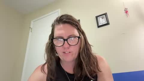 fuzzypeaches87 online show from 08-09-26, 08:14
