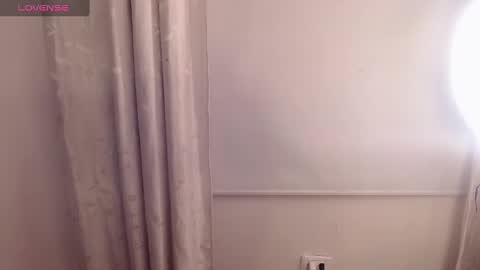 Snapshot of fyreandfox_ chatting on 02-19-25, 05:38 FIRE AND FOX online show from 02-19-25, 05:38