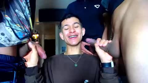 Snapshot of g4mens chatting on 10-11-25, 03:10 G4MENS online show from 10-11-25, 03:10