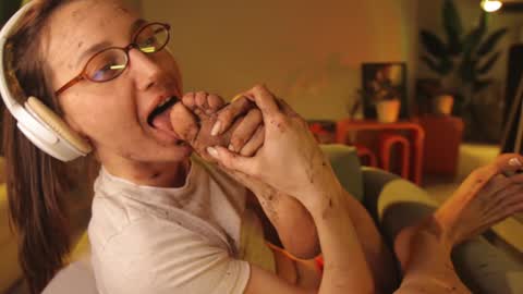 Snapshot of g_ia chatting on 12-29-24, 11:39 G online show from 12-29-24, 11:39