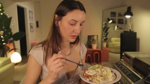 Snapshot of g_ia chatting on 01-01-25, 05:33 G online show from 01-01-25, 05:33