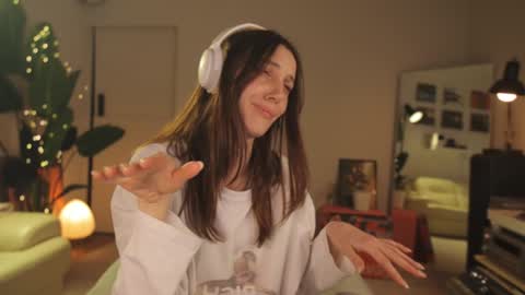 Snapshot of g_ia chatting on 01-05-25, 10:29 G online show from 01-05-25, 10:29