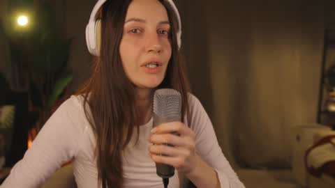 Snapshot of g_ia chatting on 02-08-25, 12:28 G online show from 02-08-25, 12:28