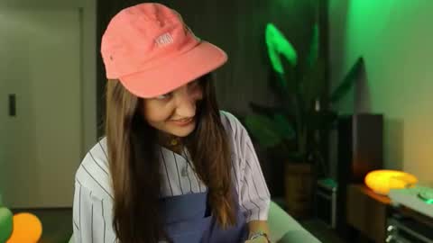 Snapshot of g_ia chatting on 10-20-25, 06:19 G online show from 10-20-25, 06:19