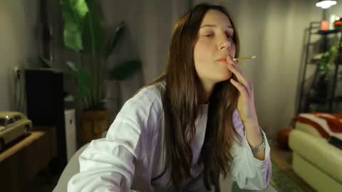 Snapshot of g_ia chatting on 10-28-25, 07:05 G online show from 10-28-25, 07:05