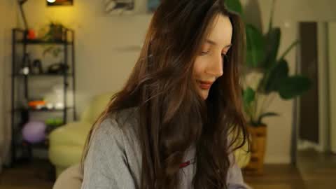 Snapshot of g_ia chatting on 11-26-25, 05:58 G online show from 11-26-25, 05:58