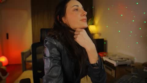 Snapshot of g_ia chatting on 12-14-25, 06:23 G online show from 12-14-25, 06:23