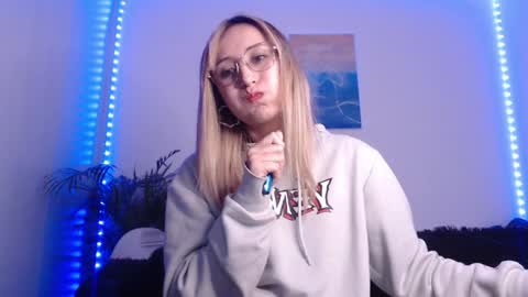 Snapshot of gabb_rioss chatting on 12-27-24, 03:53 Gabriela online show from 12-27-24, 03:53