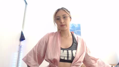 Snapshot of gabb_rioss chatting on 10-21-25, 04:08 Gabriela online show from 10-21-25, 04:08