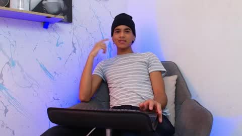 GABRIEL online show from 04-15-26, 01:51