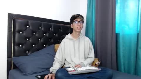 gabriel_x18 online show from 03-19-26, 09:30