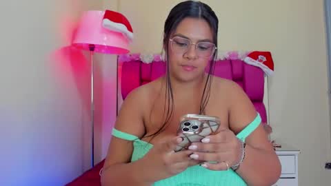 Snapshot of gabrielaa_01 chatting on 12-24-24, 02:01 Gaby Im on vacation see you on November 25 online show from 12-24-24, 02:01