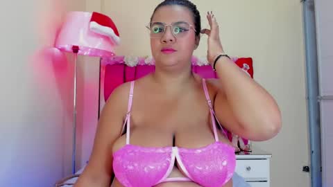 Snapshot of gabrielaa_01 chatting on 12-30-24, 02:51 Gaby Im on vacation see you on November 25 online show from 12-30-24, 02:51