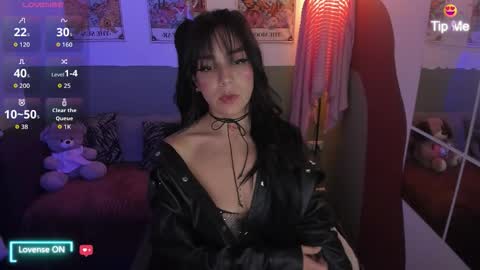 Gabriela Torres  online show from 11-19-25, 08:42