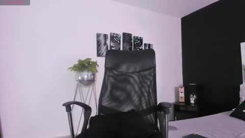 Snapshot of gabriellasmith_ chatting on 10-17-25, 03:58 Gabriella Antonella online show from 10-17-25, 03:58