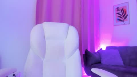 Snapshot of gaby_foox chatting on 04-15-26, 07:21 gaby online show from 04-15-26, 07:21