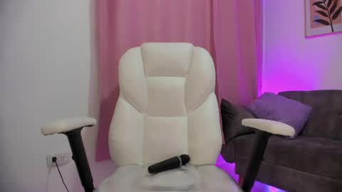 Snapshot of gaby_foox chatting on 04-22-26, 07:37 gaby online show from 04-22-26, 07:37