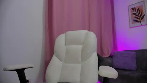 Snapshot of gaby_foox chatting on 04-28-26, 07:19 gaby online show from 04-28-26, 07:19