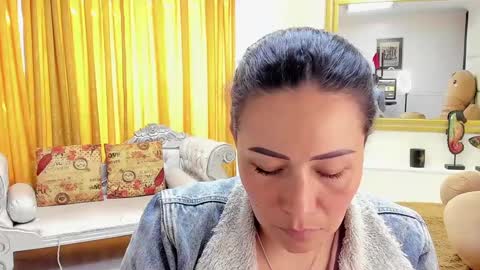 Snapshot of gaby_trent chatting on 12-24-24, 03:05 gabriela online show from 12-24-24, 03:05