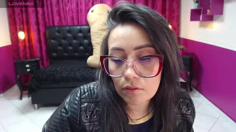 Snapshot of gaby_trent chatting on 02-14-25, 08:59 gabriela online show from 02-14-25, 08:59