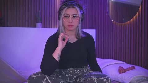 Snapshot of gabyrose9 chatting on 06-18-26, 10:58 gabyrose9 online show from 06-18-26, 10:58