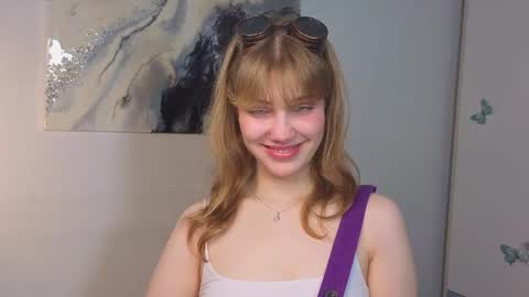 Snapshot of gad_get chatting on 09-24-25, 03:43 im Mira ntmy 3 I might seem shy to strangers for strangers but definitely not for my first fans online show from 09-24-25, 03:43
