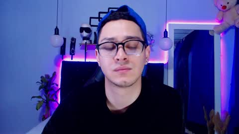 Snapshot of gaellittle chatting on 02-04-25, 12:33 gaellittle online show from 02-04-25, 12:33