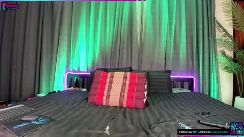 Morena Mitch online show from 10-19-25, 03:40