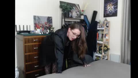 Snapshot of gangbangxxxgirl chatting on 09-13-25, 10:26 HOT online show from 09-13-25, 10:26