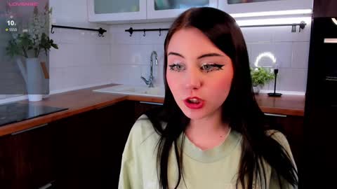 Snapshot of garden_flower chatting on 02-06-25, 09:53 Violla online show from 02-06-25, 09:53