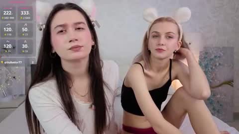 Snapshot of garden_flower chatting on 10-28-25, 03:54 Violla online show from 10-28-25, 03:54