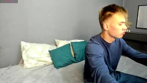 Snapshot of garden_of_eden_ chatting on 06-24-26, 04:22 Max and Eva online show from 06-24-26, 04:22