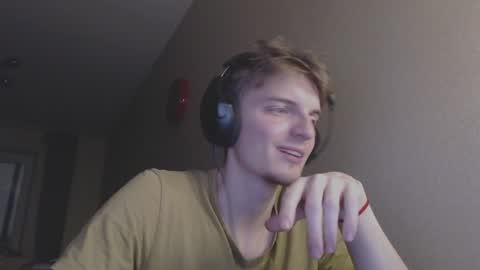 Snapshot of gasturfahe chatting on 12-14-24, 12:11 gasturfahe online show from 12-14-24, 12:11