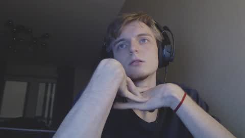 Snapshot of gasturfahe chatting on 12-19-24, 11:14 gasturfahe online show from 12-19-24, 11:14