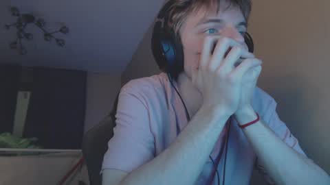 Snapshot of gasturfahe chatting on 01-09-25, 10:09 gasturfahe online show from 01-09-25, 10:09