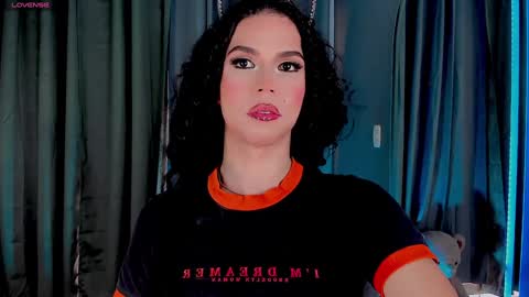Snapshot of gatitavenecis1 chatting on 12-28-24, 04:20 Vnecis Marn online show from 12-28-24, 04:20