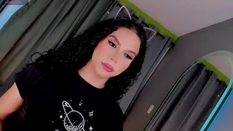 Snapshot of gatitavenecis1 chatting on 01-06-25, 06:10 Vnecis Marn online show from 01-06-25, 06:10