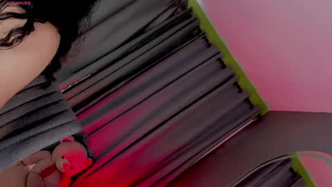 Snapshot of gatitavenecis1 chatting on 01-14-25, 05:23 Vnecis Marn online show from 01-14-25, 05:23