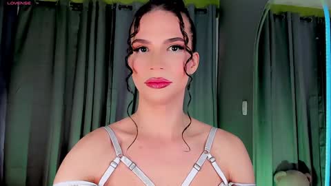 Snapshot of gatitavenecis1 chatting on 01-21-25, 02:05 Vnecis Marn online show from 01-21-25, 02:05
