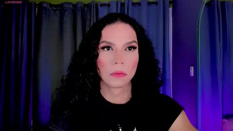 Snapshot of gatitavenecis1 chatting on 02-11-25, 10:28 Vnecis Marn online show from 02-11-25, 10:28
