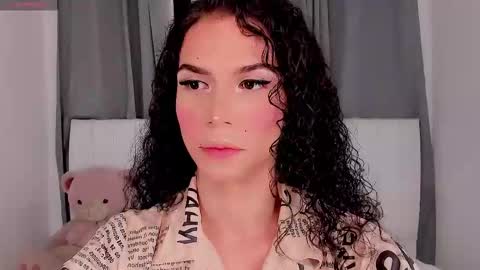 Snapshot of gatitavenecis1 chatting on 09-11-25, 10:37 Vnecis Marn online show from 09-11-25, 10:37