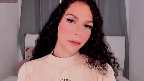 Snapshot of gatitavenecis1 chatting on 09-16-25, 11:22 Vnecis Marn online show from 09-16-25, 11:22